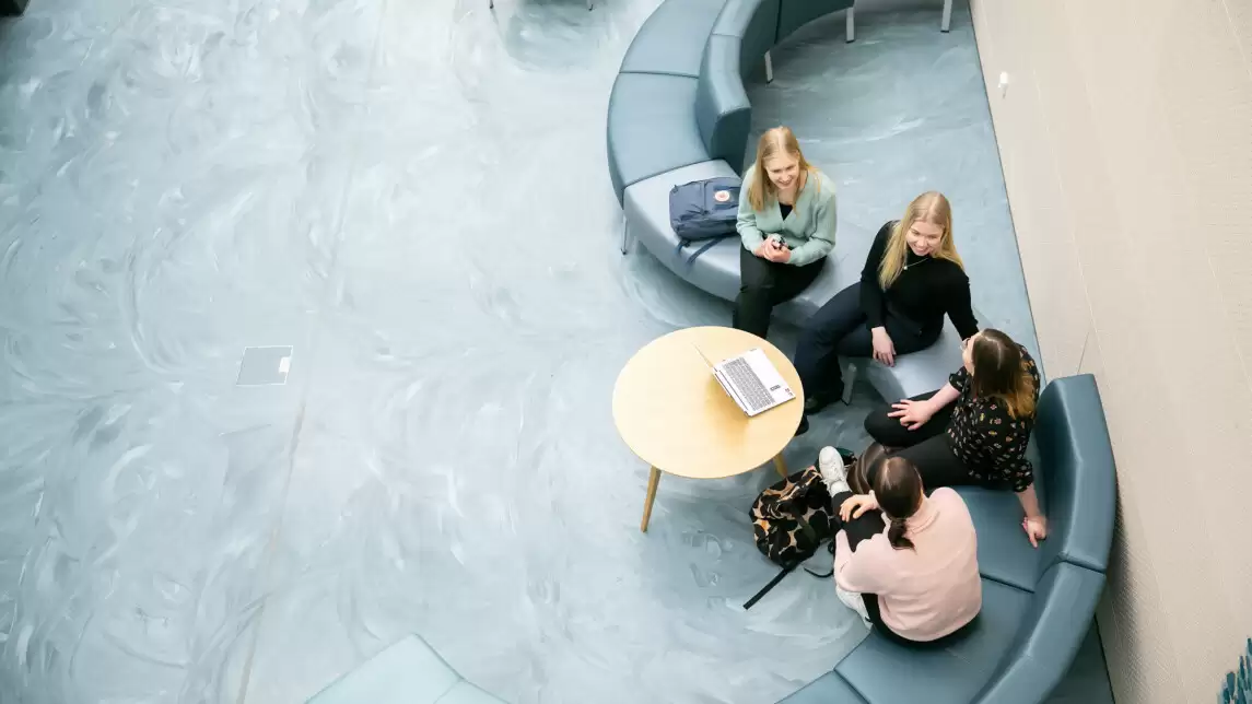 科学家发现 AI 能像人类一样评估社交情境，科研效率远超人工