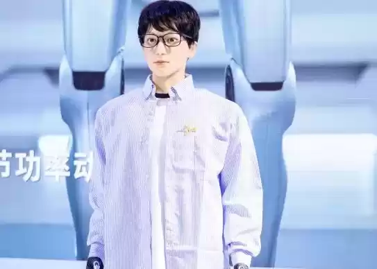 全国首位机器人博士生入学上戏：跨界攻读戏剧与影视