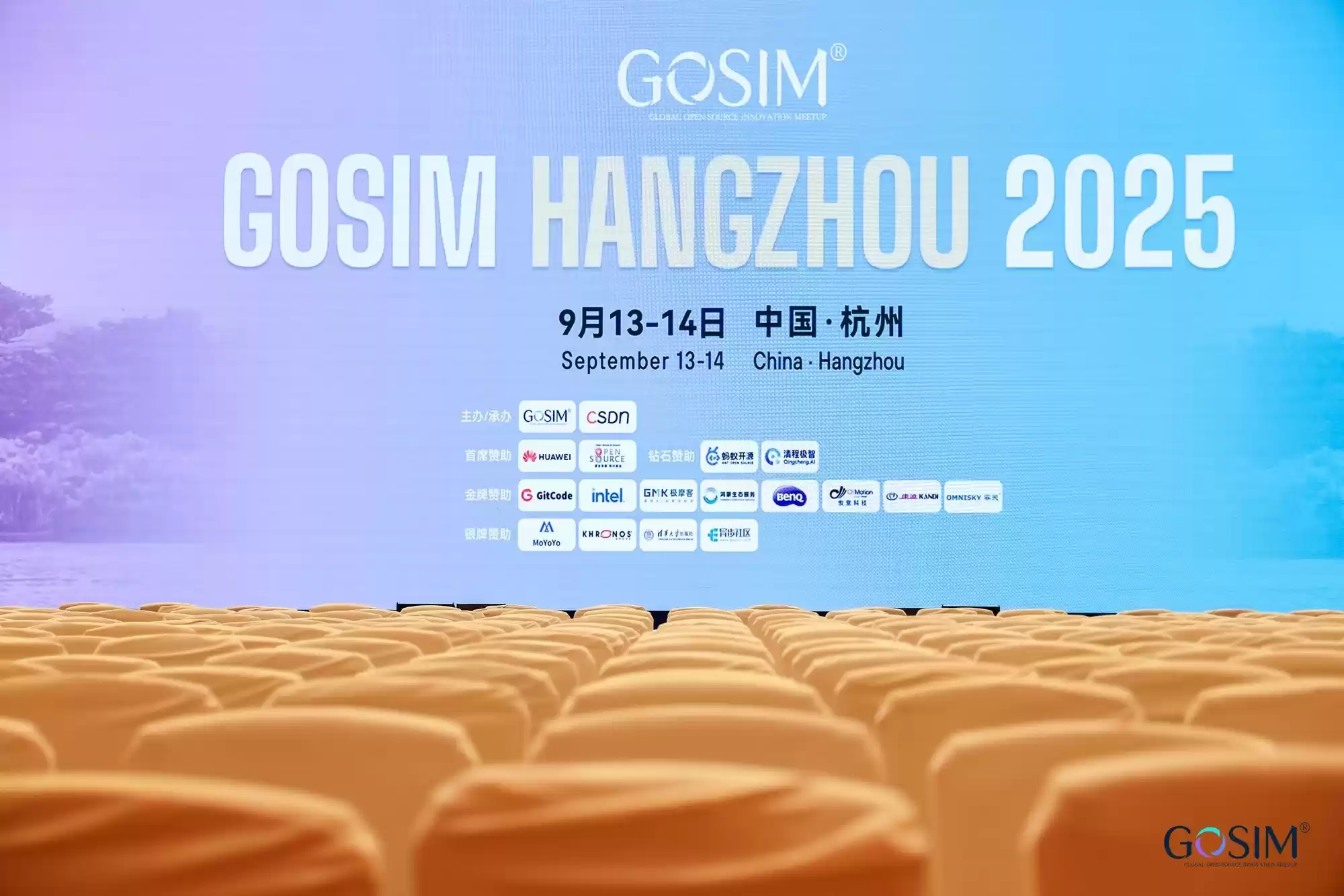 极摩客携多款重磅桌面AI超算电脑亮相GOSIM  杭州2025、强力赋能开源创新