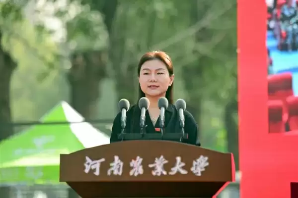 99级校友、小米副总裁张剑慧回母校：出席河南农业大学2025级新生开学典礼