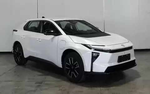 广汽丰田铂智4X中期改款申报完成，外观升级动力提升