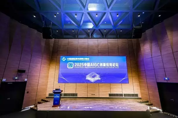 博大数据张永健出席2025服贸会，万卡集群铸就超级智能体“超级引擎”