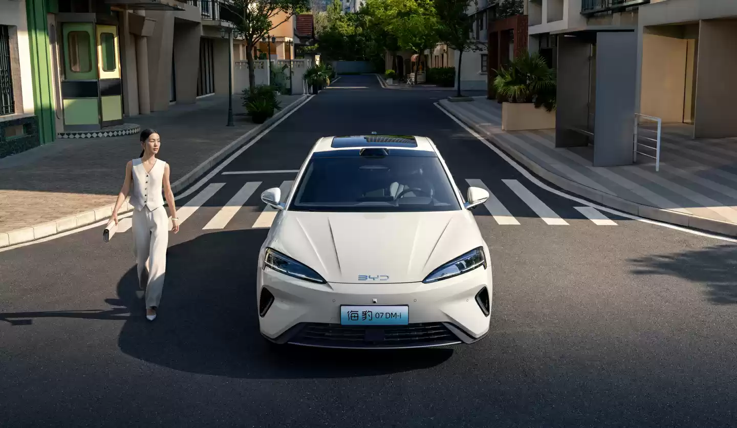 搭载云辇-C、激光雷达、冷暖冰箱，比亚迪 2026 款海豹 07DM-i 上市，14.98 万起