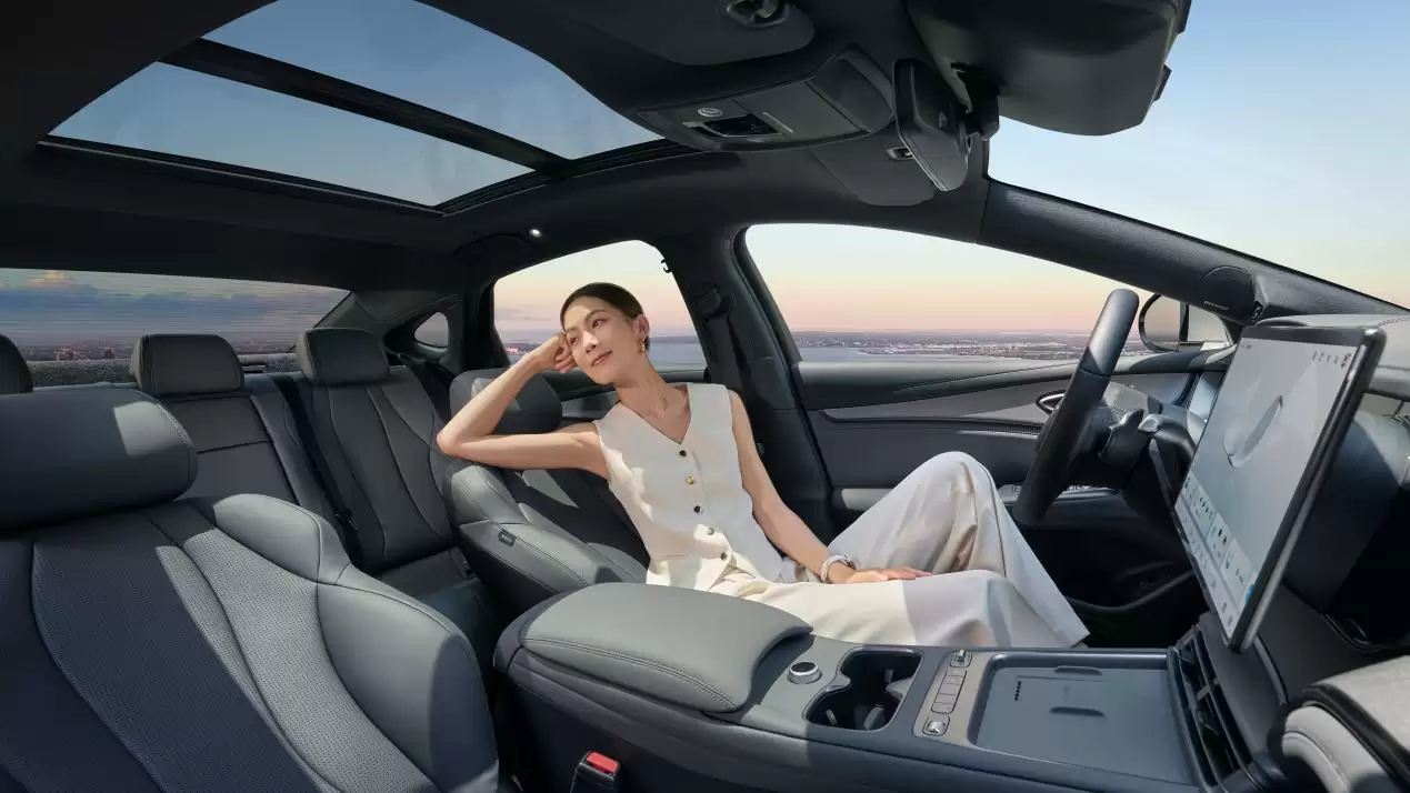 搭载云辇-C、激光雷达、冷暖冰箱，比亚迪 2026 款海豹 07DM-i 上市，14.98 万起