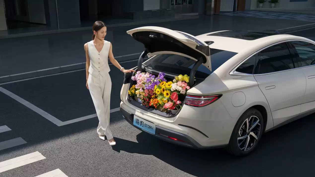 搭载云辇-C、激光雷达、冷暖冰箱，比亚迪 2026 款海豹 07DM-i 上市，14.98 万起