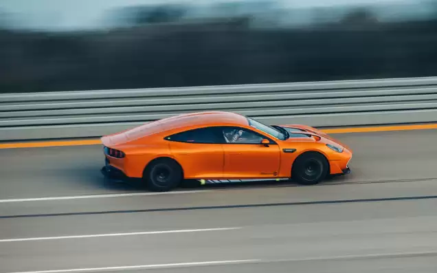 梅赛德斯 - AMG 正探索 GT 双门轿跑电动版，但需先证明投资合理性