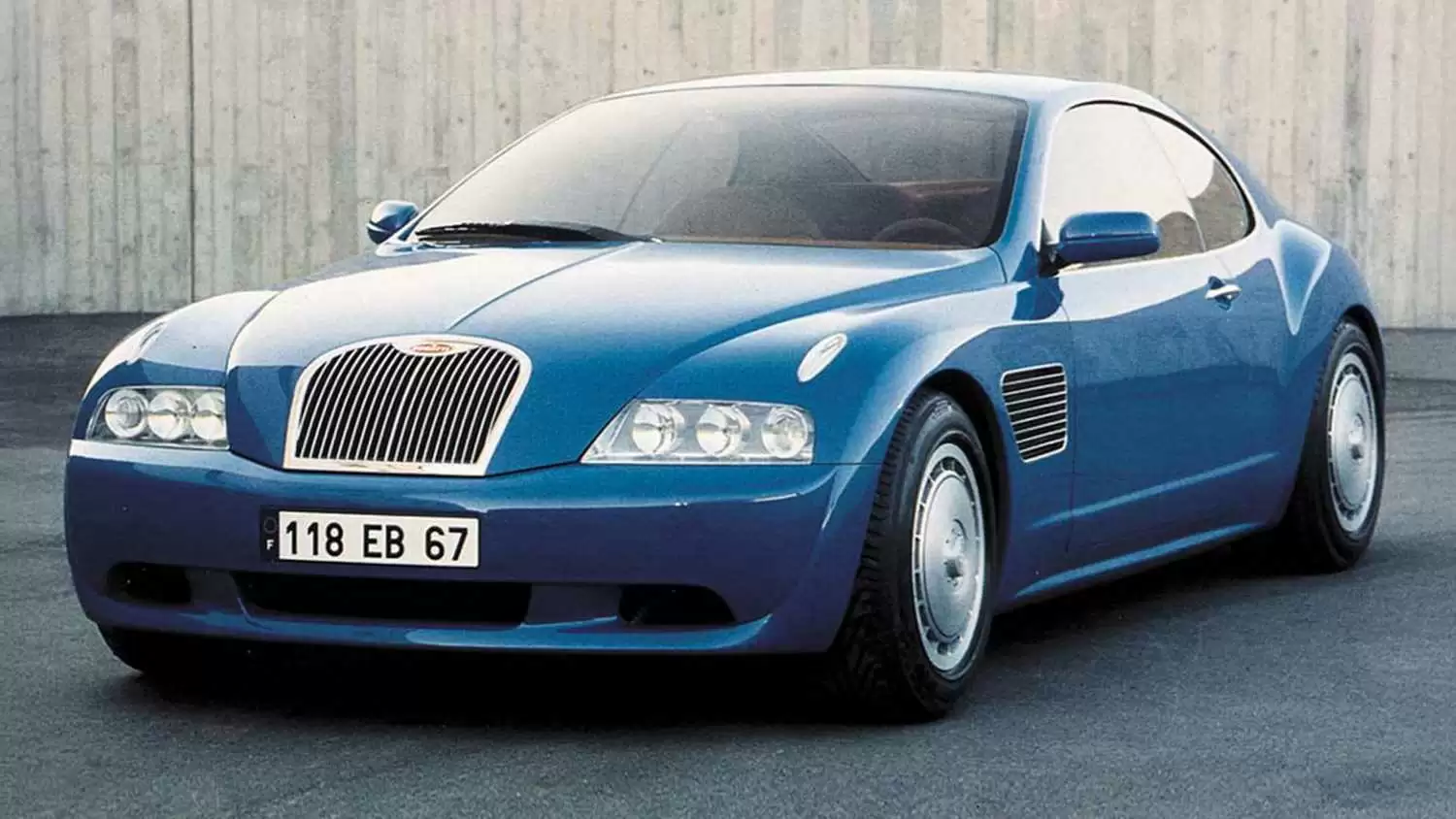 不推限量超跑,布加迪推新 Logo 纪念威龙诞生 20 周年