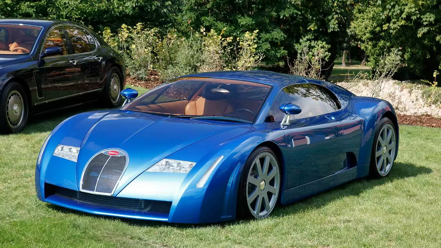 不推限量超跑,布加迪推新 Logo 纪念威龙诞生 20 周年