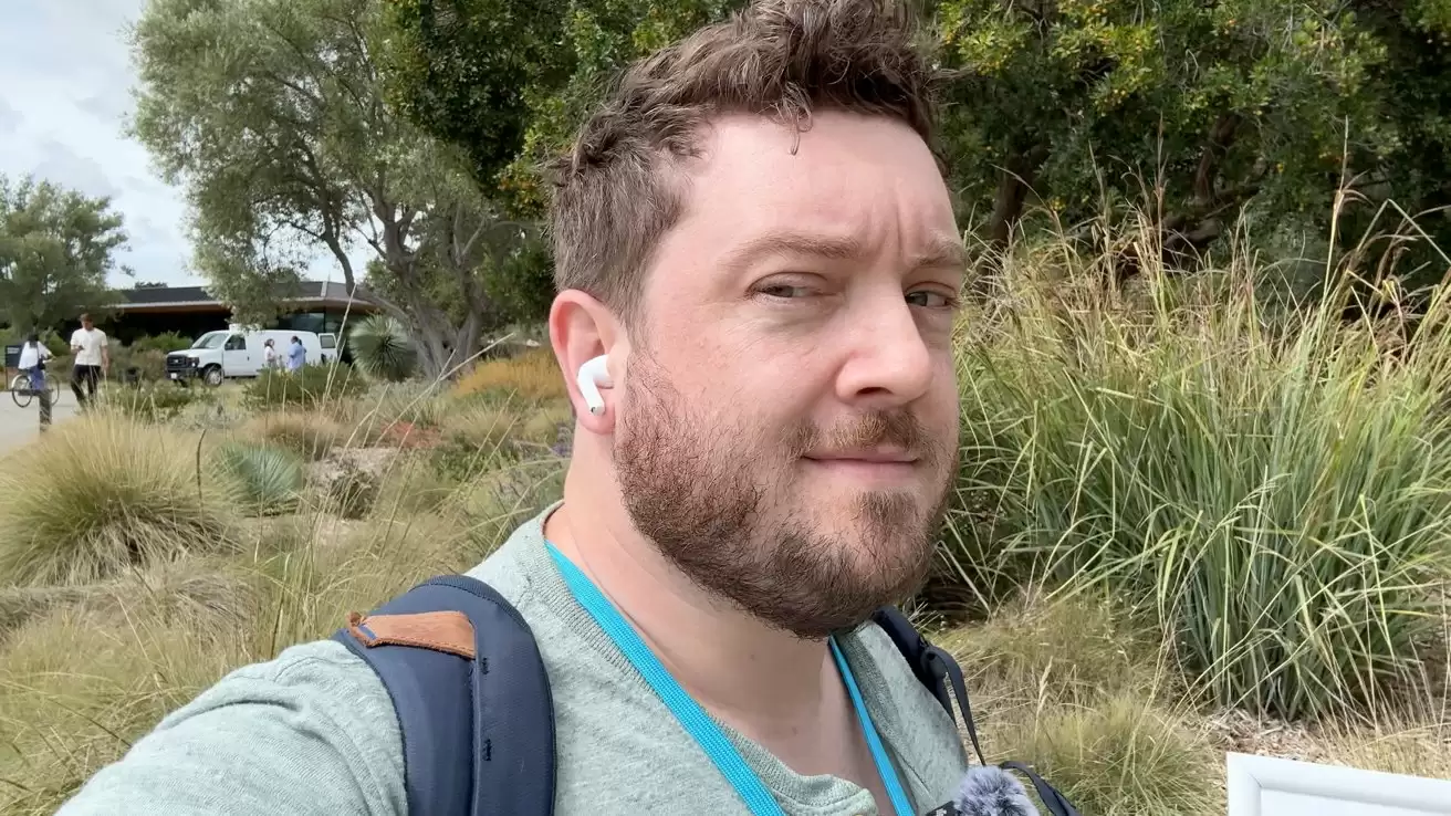 初探苹果 AirPods Pro 3 无线耳机：佩戴更舒适、降噪更卓越，新增心率监测和实时翻译