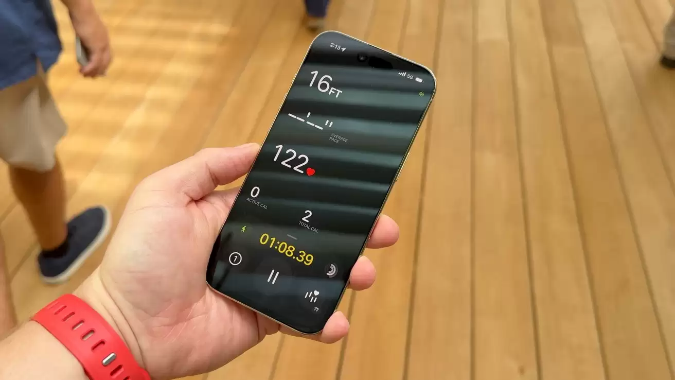 初探苹果 AirPods Pro 3 无线耳机：佩戴更舒适、降噪更卓越，新增心率监测和实时翻译