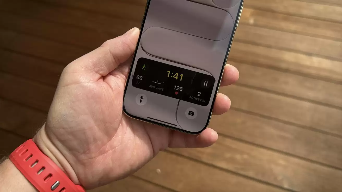 初探苹果 AirPods Pro 3 无线耳机：佩戴更舒适、降噪更卓越，新增心率监测和实时翻译