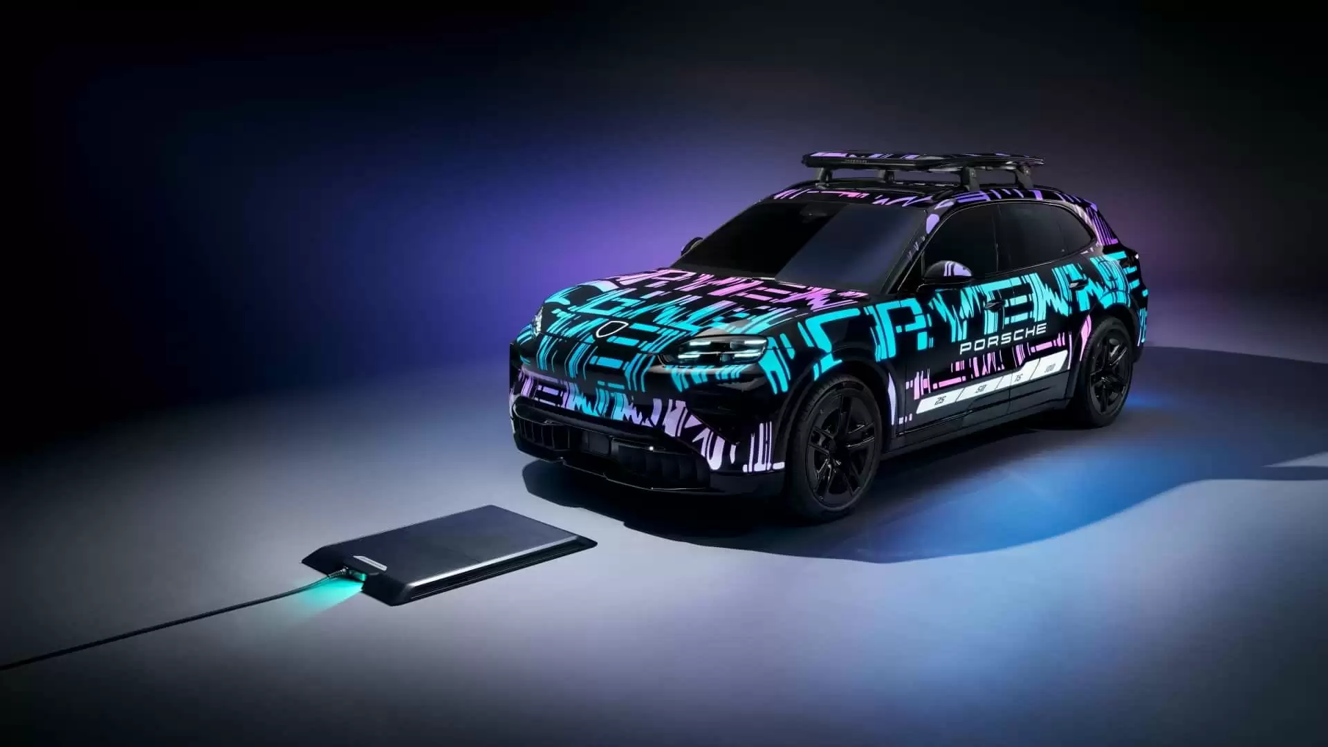 保时捷感应充电器明年发售：纯电卡宴即停即充，售价近 7000 欧元