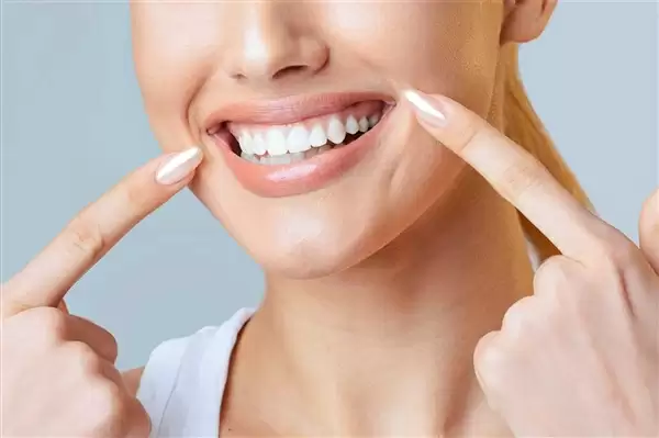 牙齿文身风靡齿科：牙冠刻印“发财”