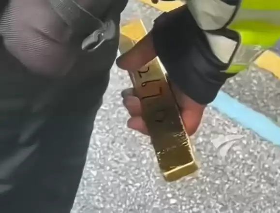 价值近200万！深圳市民捡到2267.83克巨型金条