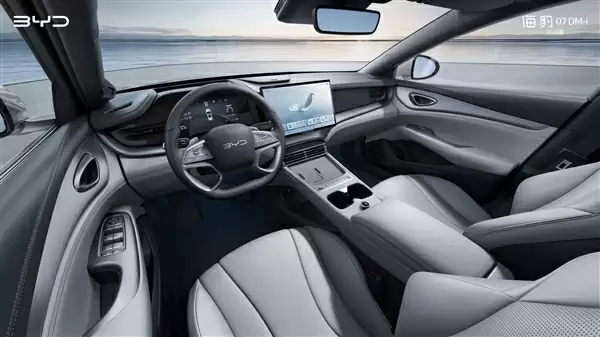 纯电续航翻倍!新款比亚迪海豹07DM-i上市:14.98万起