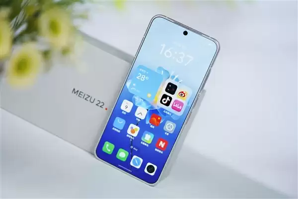 行业唯一四等边白面板!魅族22图赏