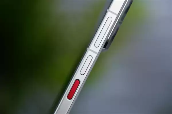 行业唯一四等边白面板!魅族22图赏