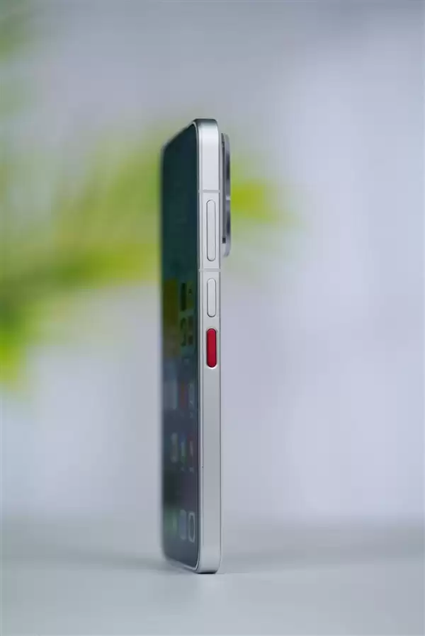 行业唯一四等边白面板!魅族22图赏