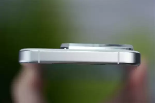 行业唯一四等边白面板!魅族22图赏