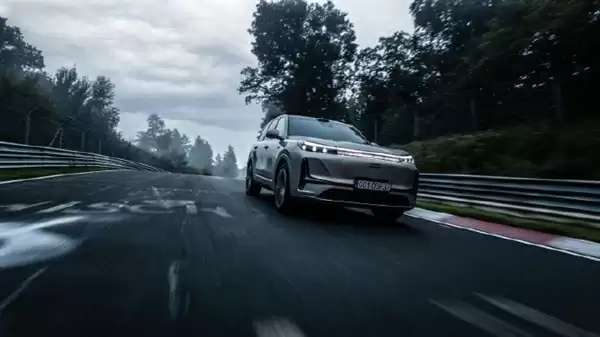 吉利银河M9现身纽北赛道 大六座SUV正完成最后性能验证