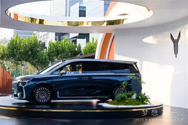插混MPV用上800V!新款岚图梦想家上市:32.99万起