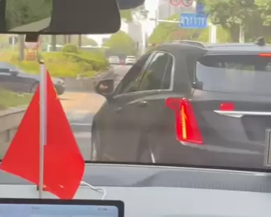 警方回应无人驾驶汽车遭恶意别车：罚款300元 驾驶证记10分