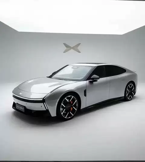 小鹏P7：黄金比例设计，星际前脸与动态灯语，诠释轿跑美学