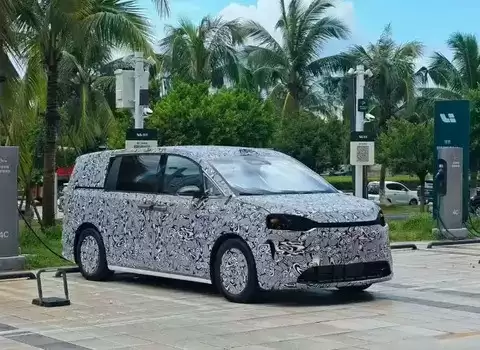 鸿蒙智行首款MPV曝光，或搭华为ADS4系统