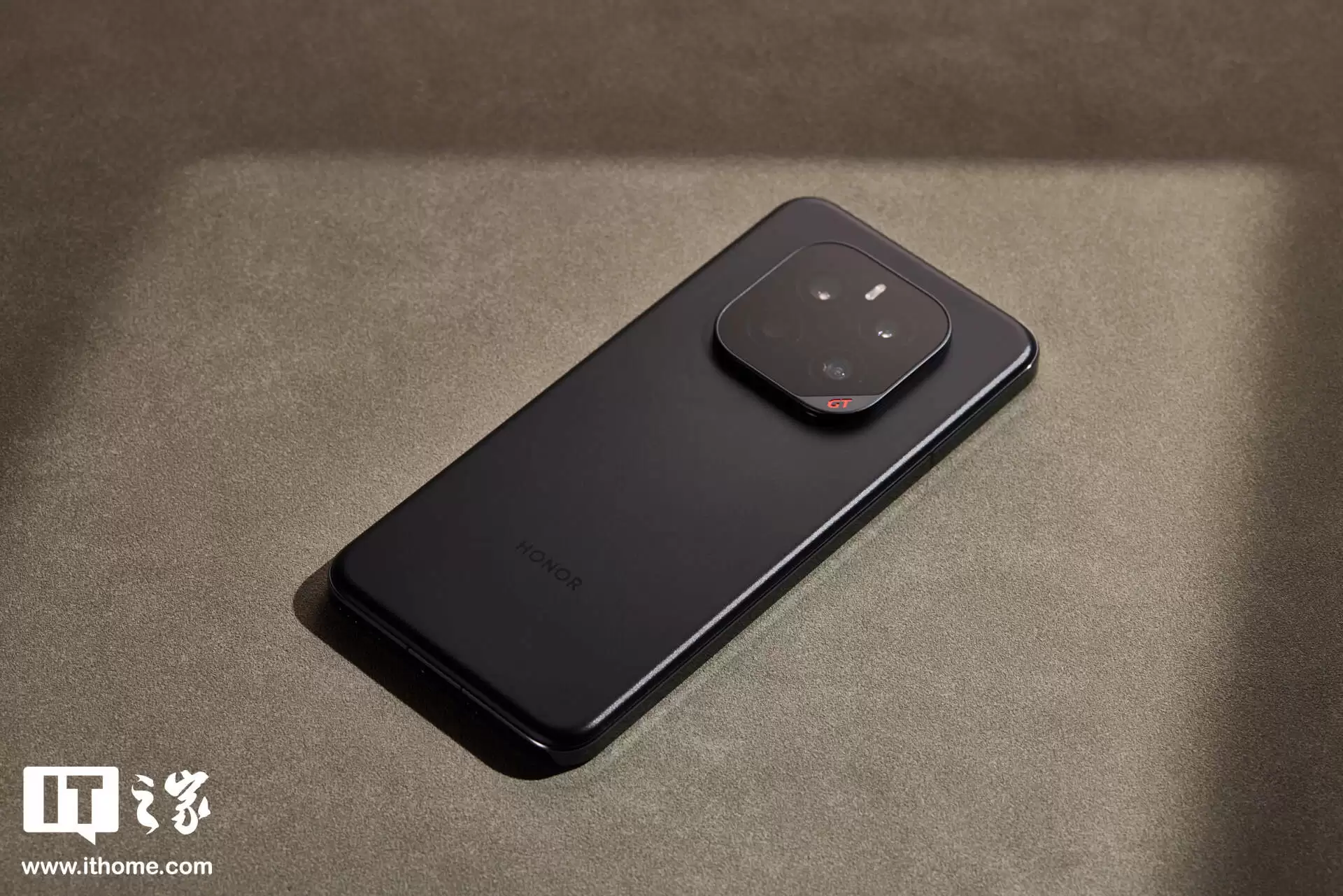 荣耀郭锐：安卓用两年就卡的标签应该被撕掉了，即将发布的