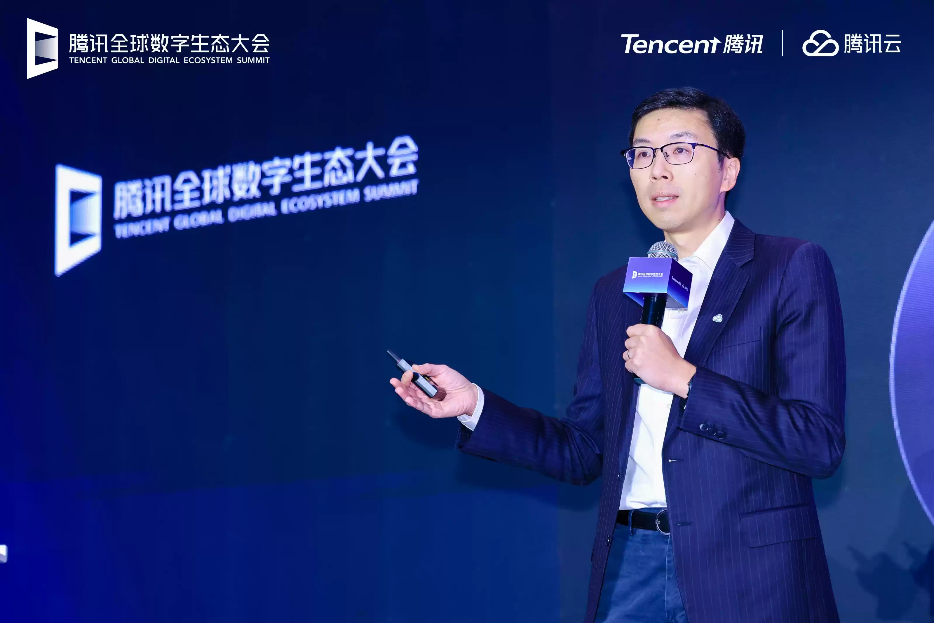 生命科学大模型加速新药研发