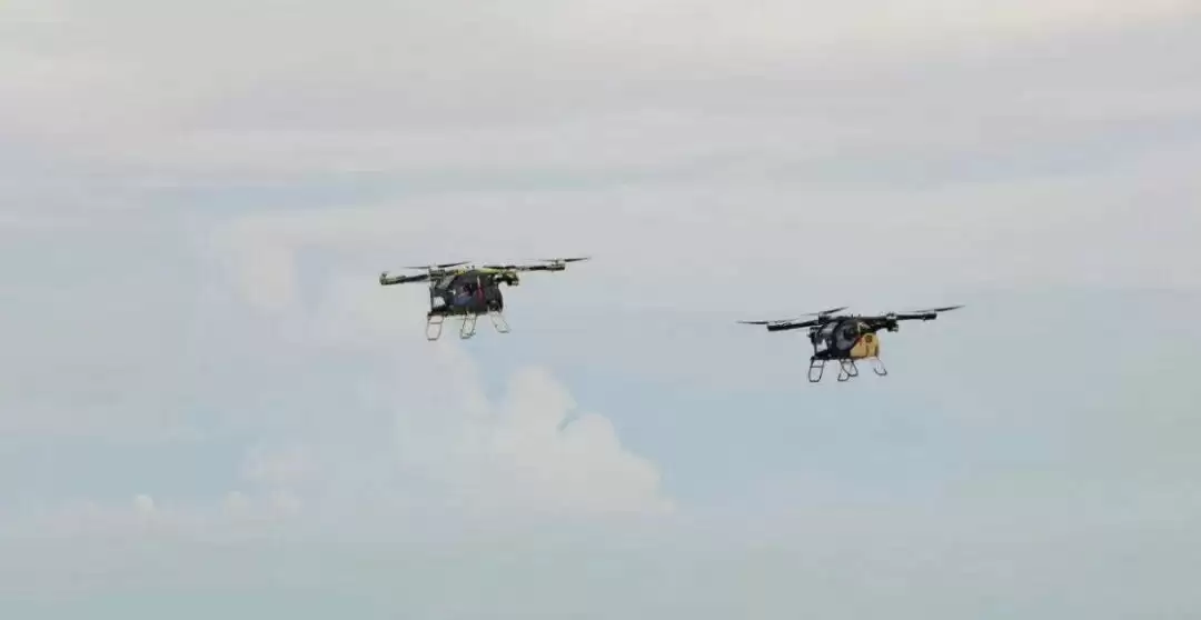 小鹏汇天双机编队