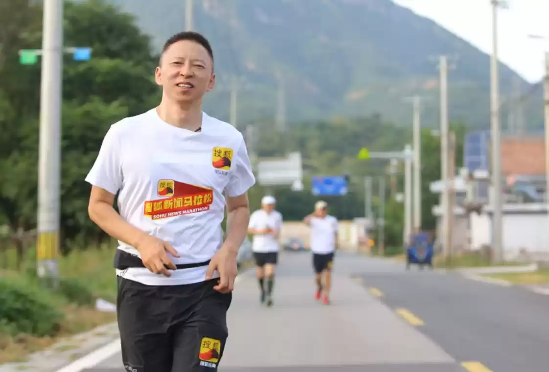 张朝阳演讲照片