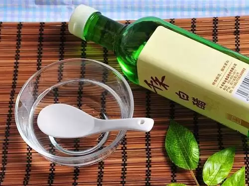 现在大家都学会如何清洗掉衣服上的笔迹油墨印了吧,如果下次衣服上不小心沾到了也不用担心,用上面的方法试一试就行了