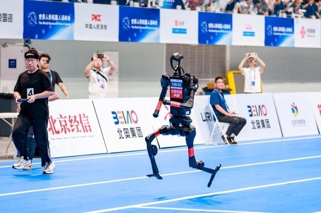 2025人形机器人运动会上的宇树机器人