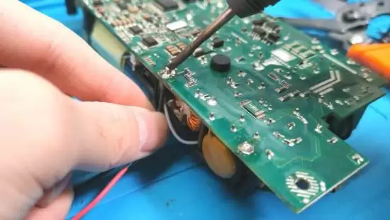 YouTube创作者自制二代便携PS5，体积更小性能更强