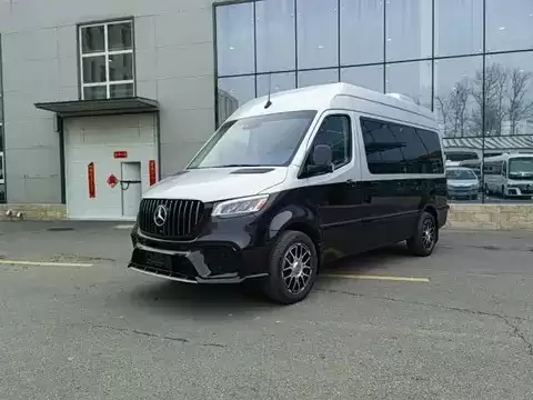 2022款斯宾特2.0T现车亮相港口,售价169.8万元可定制