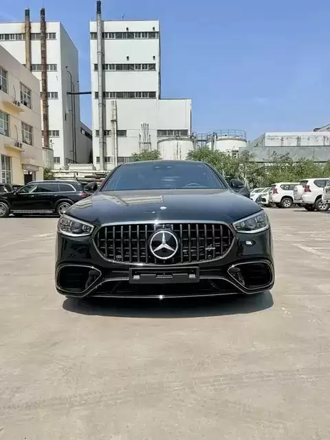 2024款奔驰S63实拍曝光，黑红外观、四座布局，欧版现车售258万元