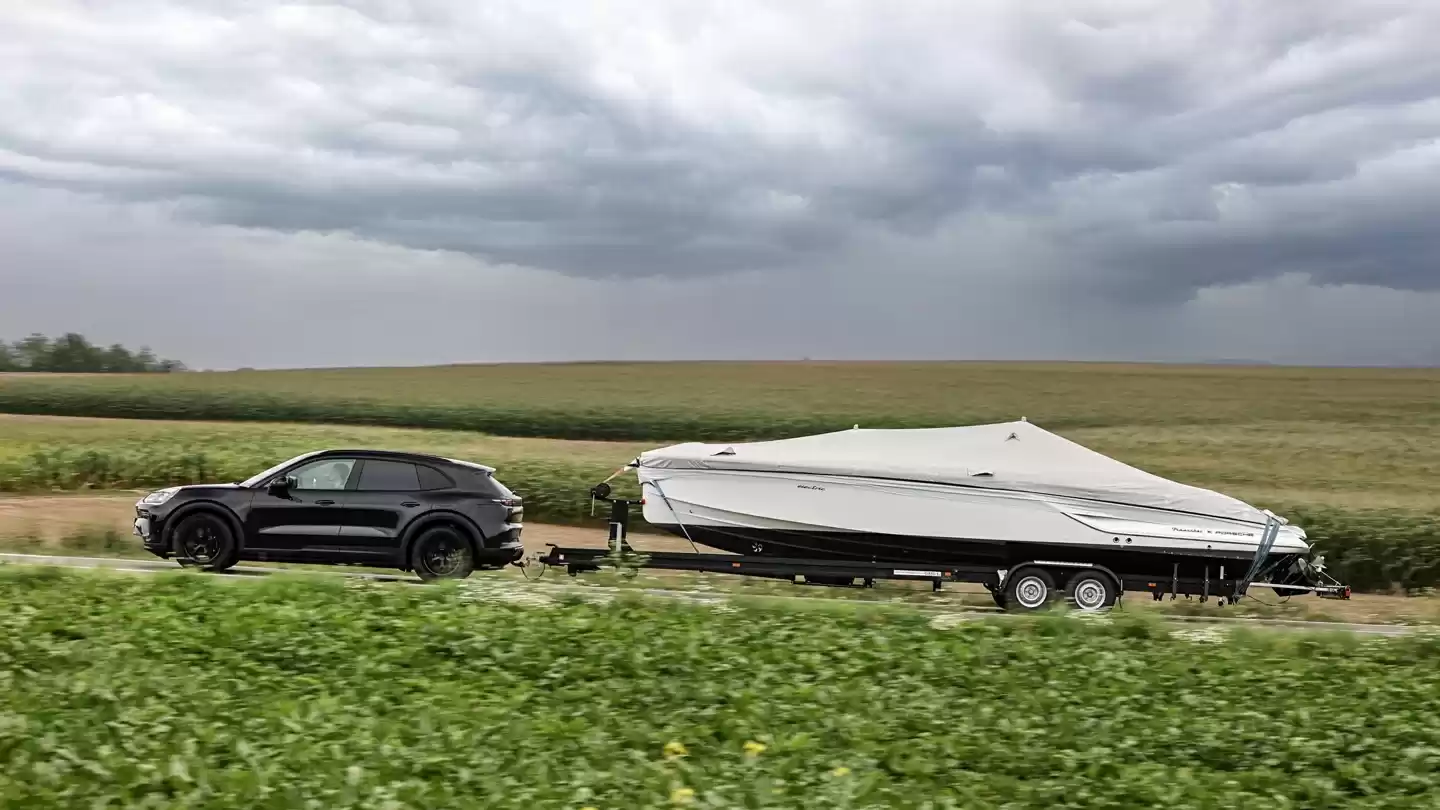 纯电卡宴冰雪路面测试