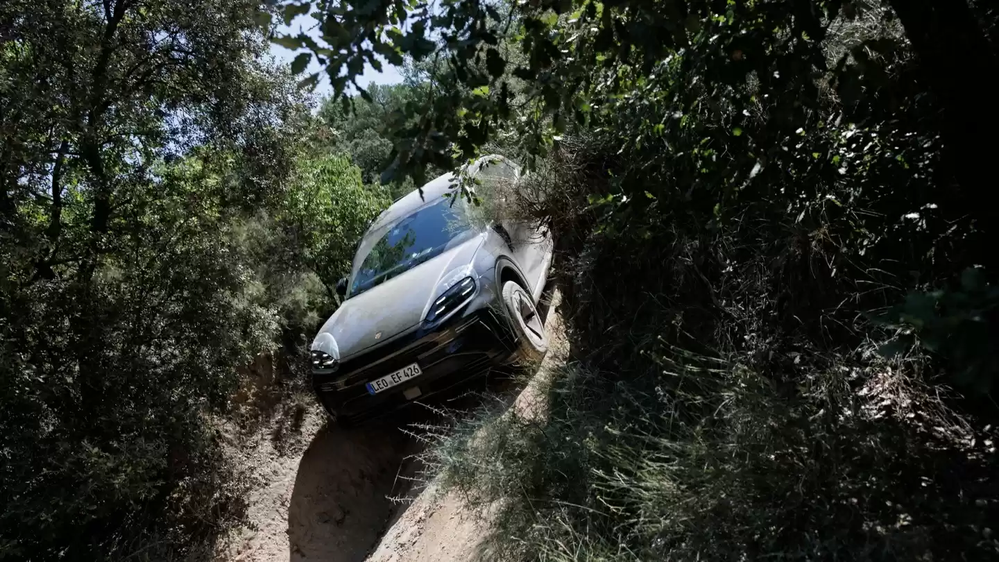 纯电卡宴沙漠驰骋