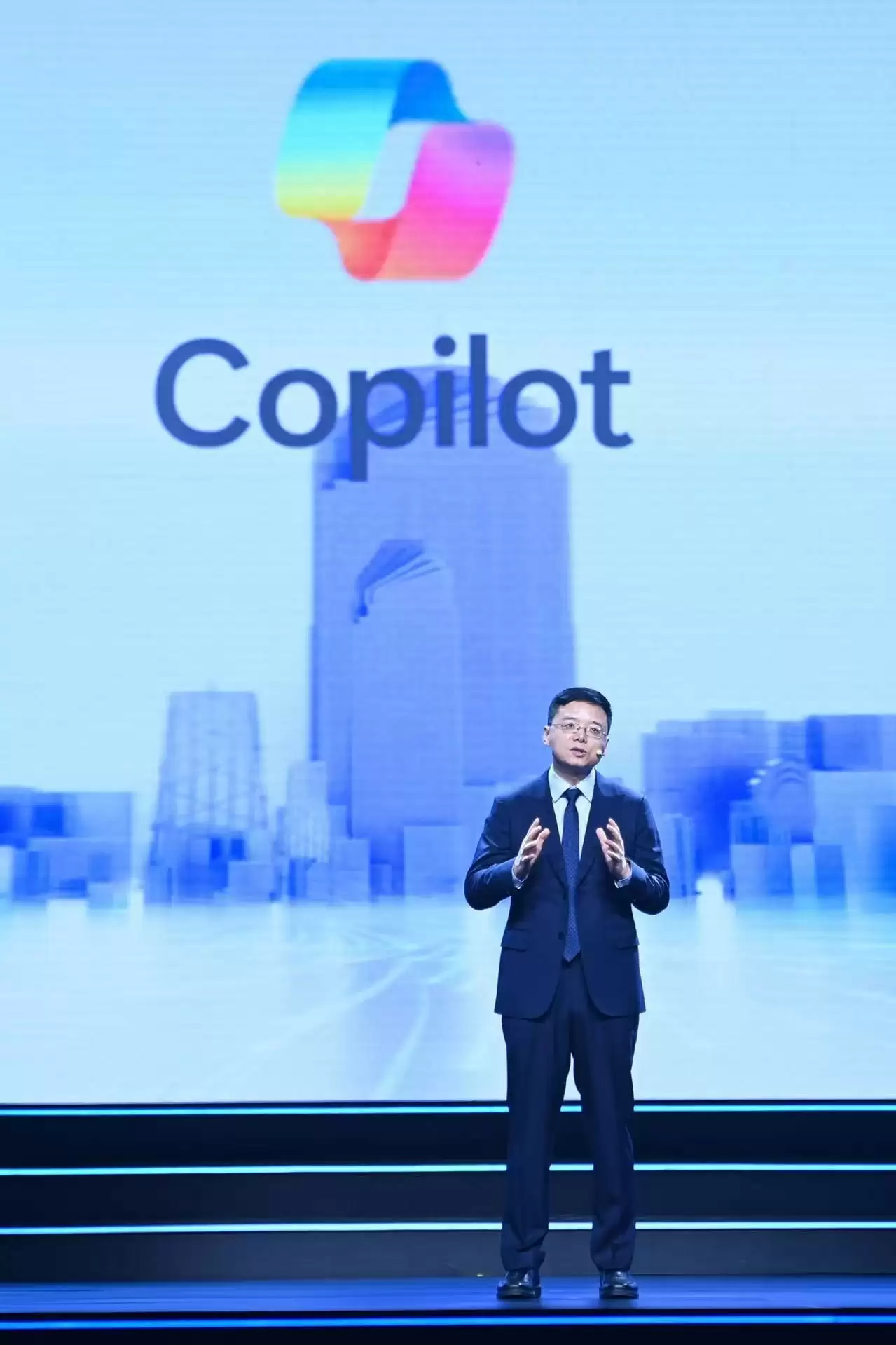 微软全球资深副总裁张祺：未来公司要么大，要么小，中型公司将急剧收缩