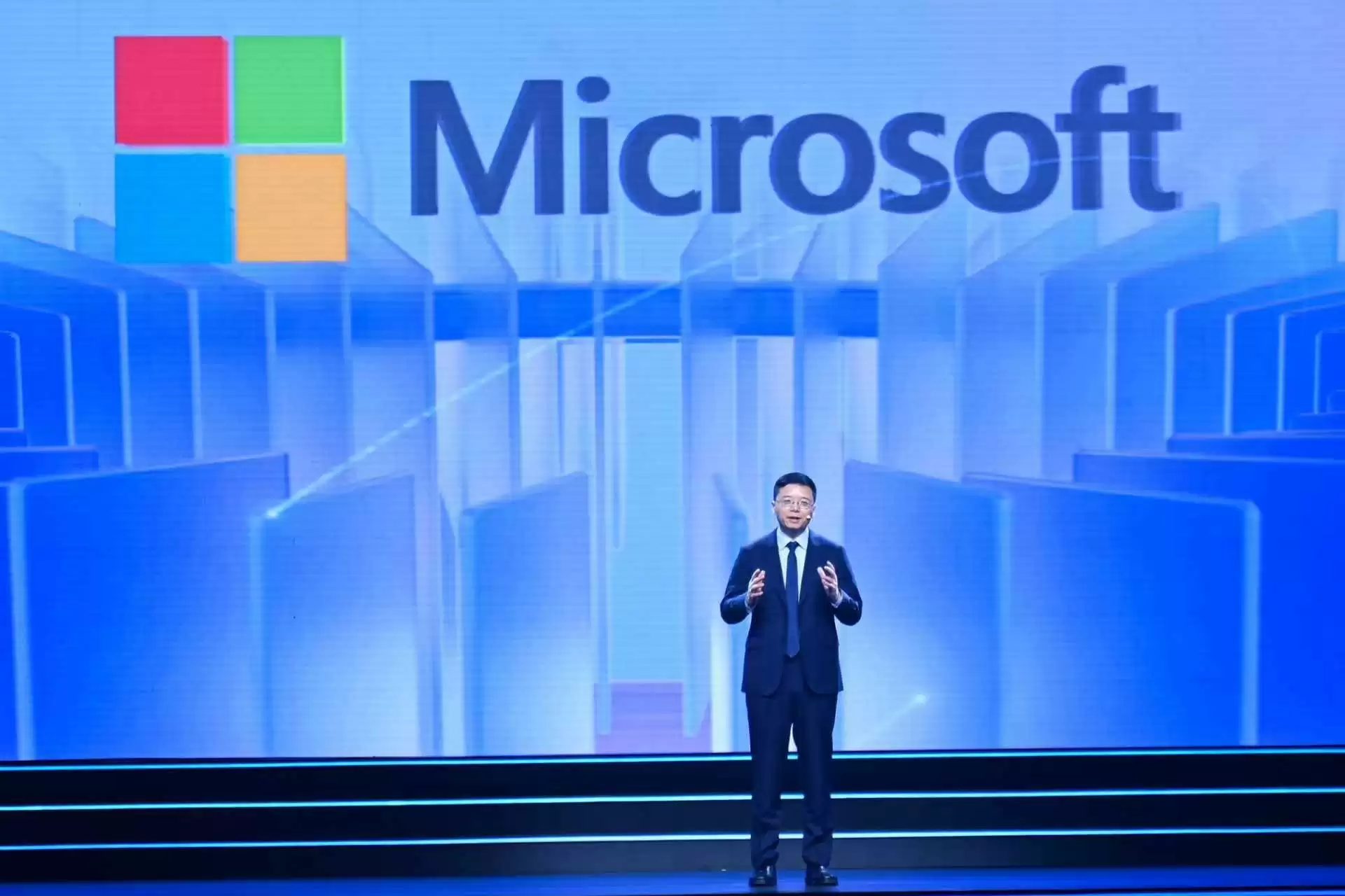 微软全球资深副总裁张祺：未来公司要么大，要么小，中型公司将急剧收缩