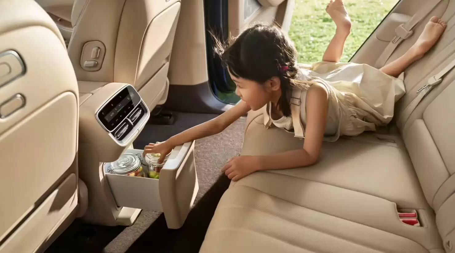 鸿蒙智行揭晓全新问界M7“幸福旗舰”座舱