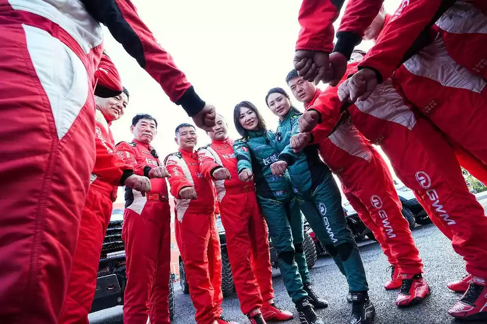 车队全体成员合影