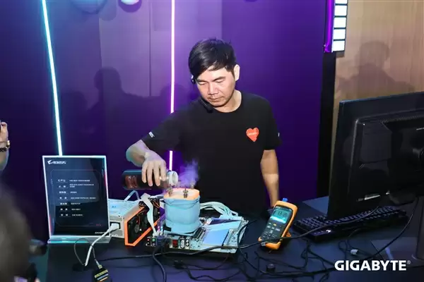 技嘉X870 AORUS Tachyon主板