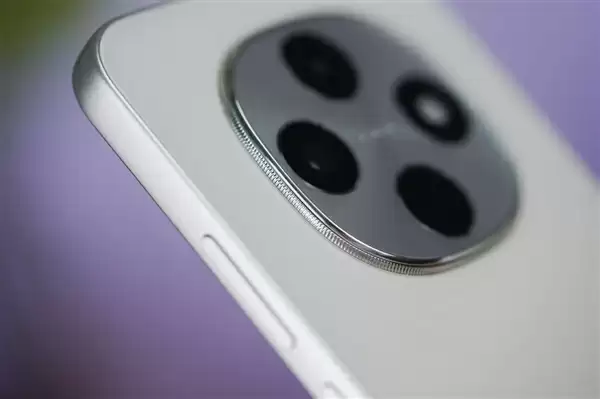 “耐用战神”再进化!OPPO A6 Pro评测:7000mAh + 三重防水够抗打