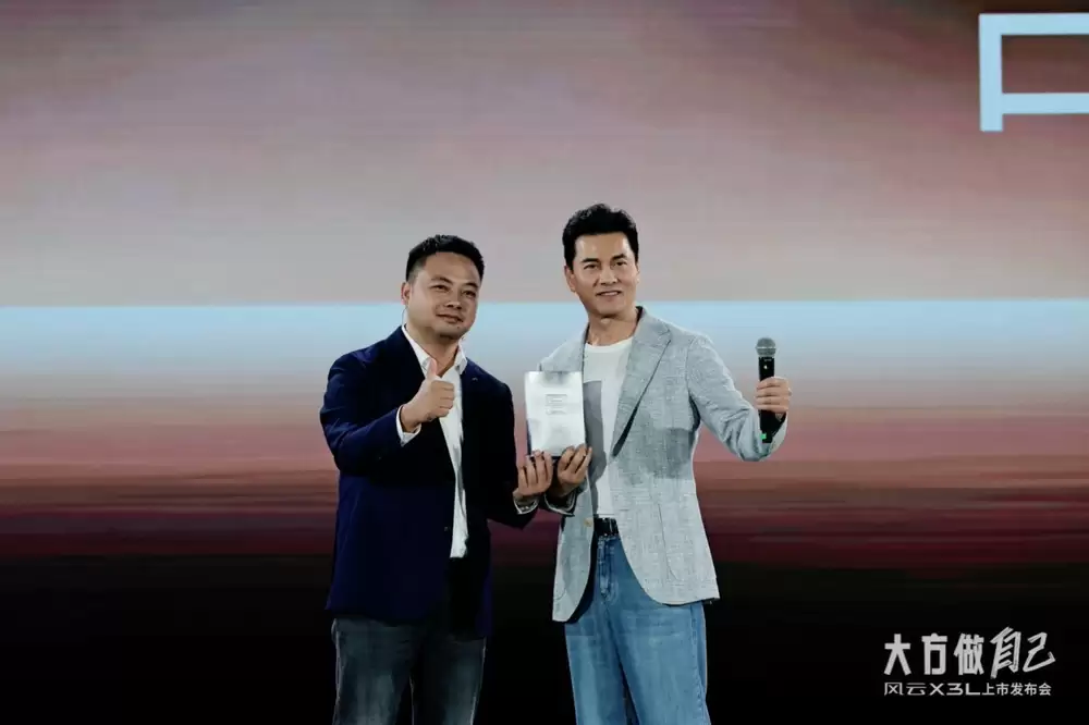 吕良伟现身发布会