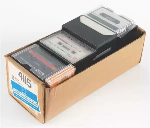 仅存世9台!稀有木盒版Apple-1拍卖:估价超210万元