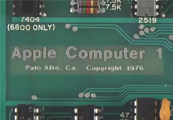 仅存世9台!稀有木盒版Apple-1拍卖:估价超210万元