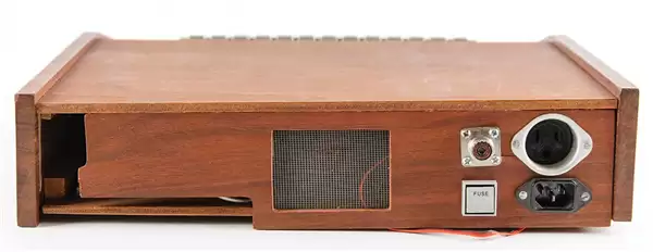 仅存世9台!稀有木盒版Apple-1拍卖:估价超210万元