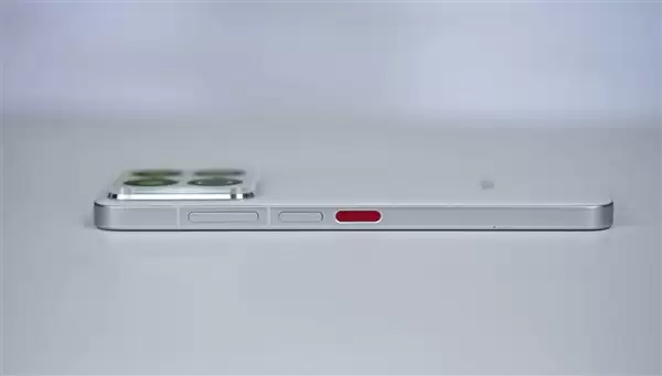 行业唯一四等边白面板!魅族22图赏